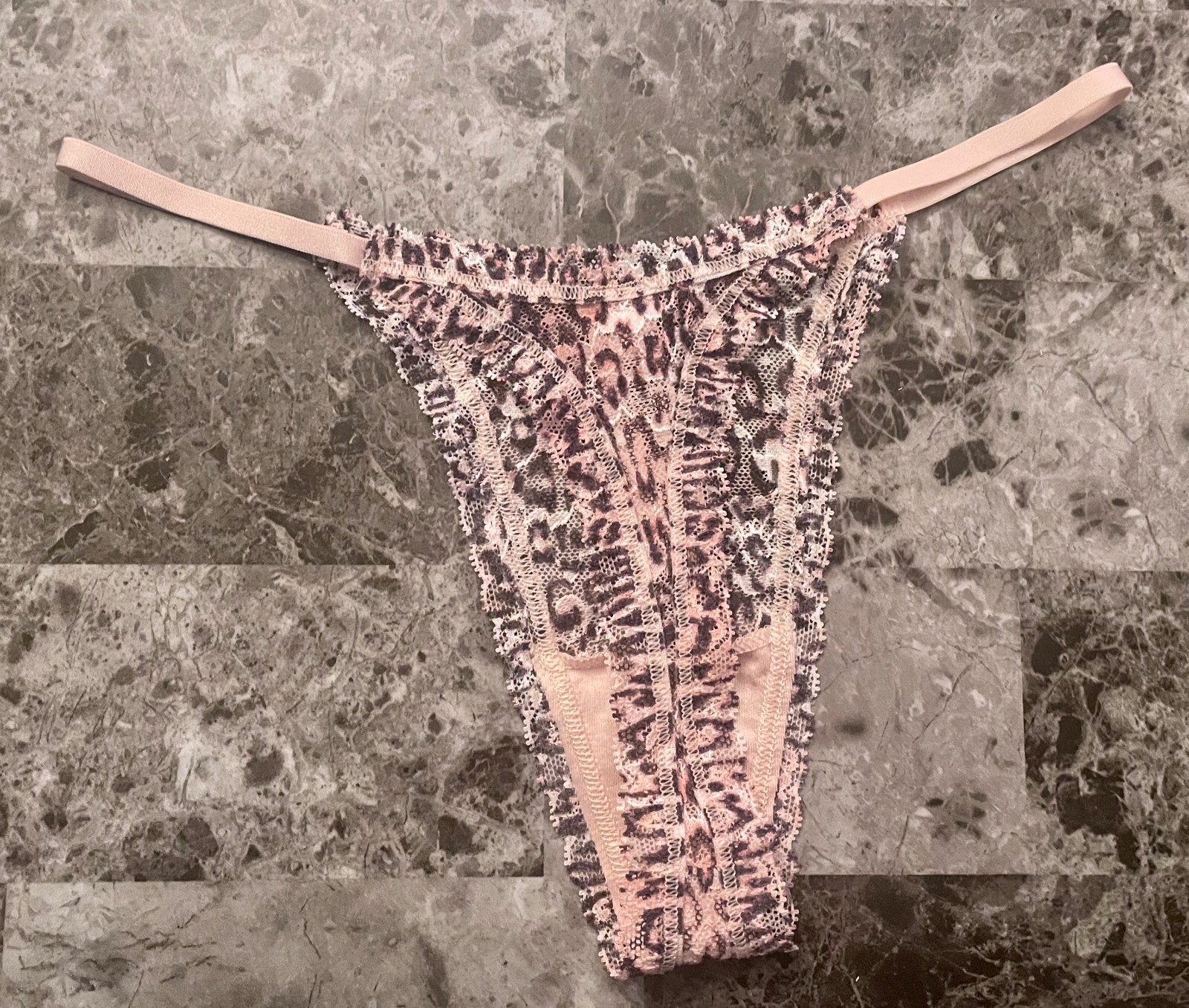 NWT VICTORIA’S SECRET PINK LEOPARD CHEETAH LACE SIDE STRING STRAP THONG PANTIES